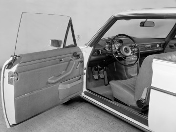 Mercedes W 114 &ndash; Styl i elegancja